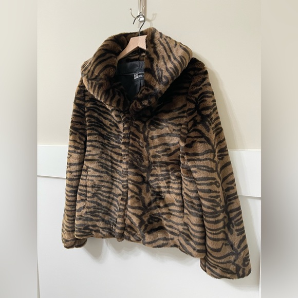Dale Dressin Brown Zebra Print Faux Fur Cozy Comfy Coat Size Large - Picture 4 of 13